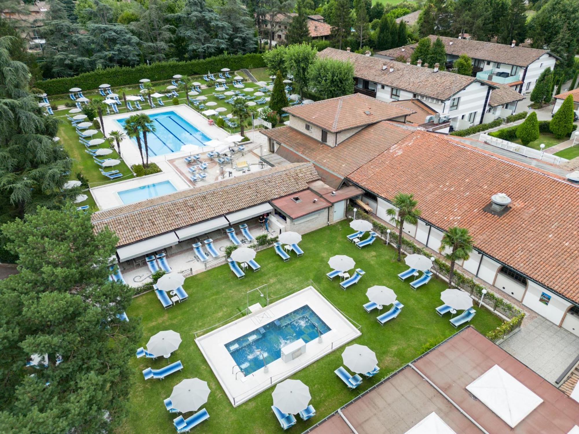 Best Western Plus Hotel Modena Resort Форміджіне Екстер'єр фото
