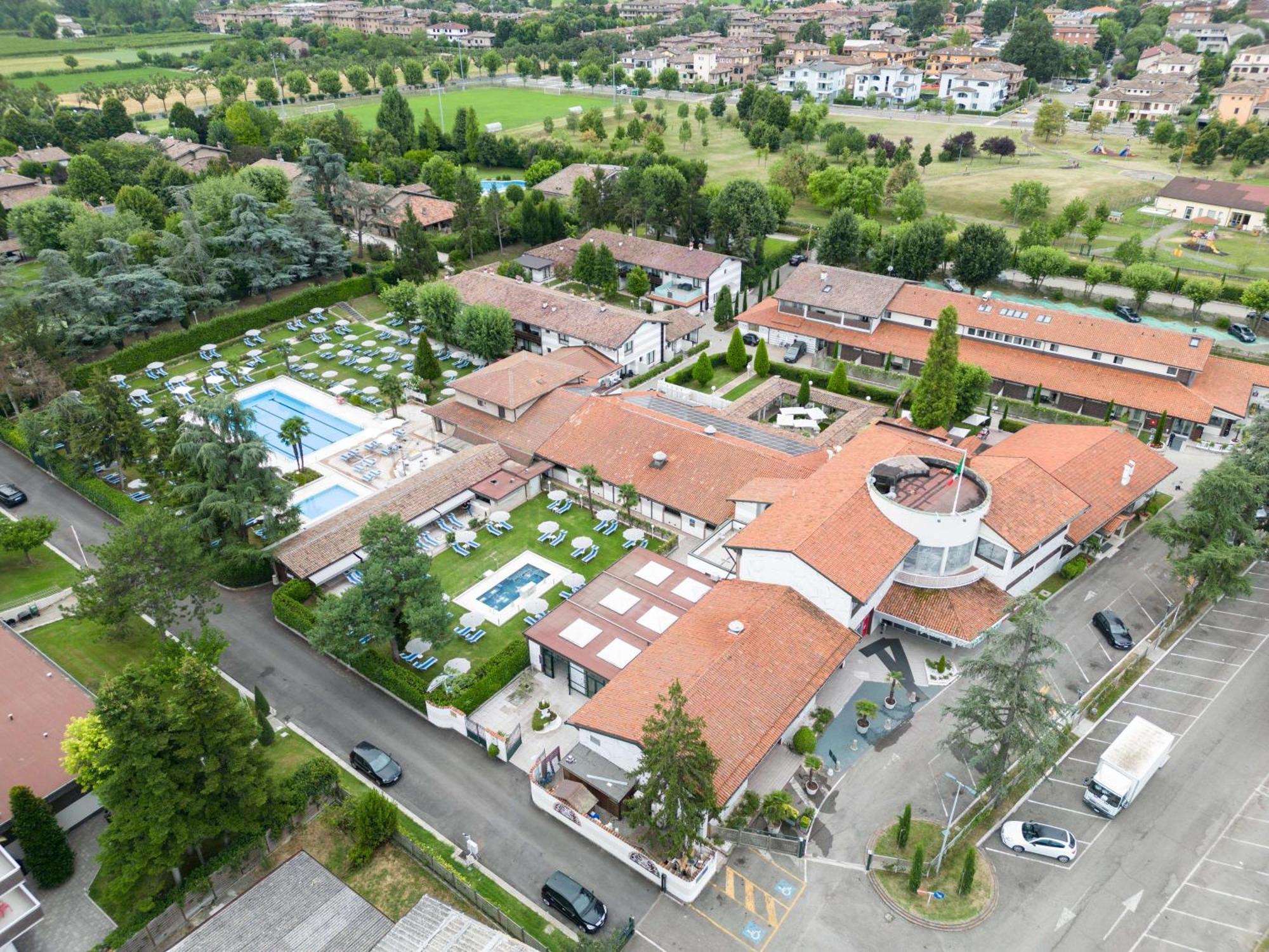 Best Western Plus Hotel Modena Resort Форміджіне Екстер'єр фото
